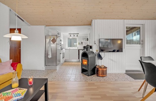 Hasmark Strand House | Nice home in Otterup with WiFi