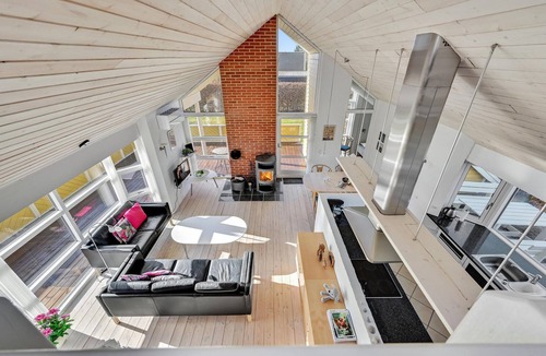 Hasmark Strand House | Nice home in Otterup with kitchen