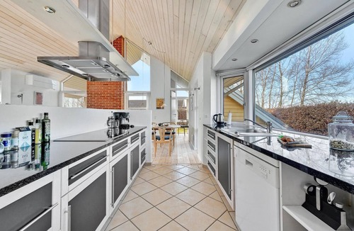Hasmark Strand House | Nice home in Otterup with kitchen