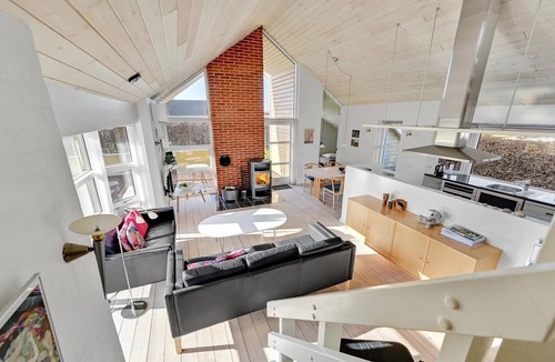 Hasmark Strand House | Nice home in Otterup with kitchen
