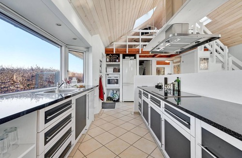 Hasmark Strand House | Nice home in Otterup with kitchen