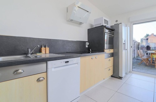 Petite-Synthe House | Nice home in Petite-Synthe with WiFi