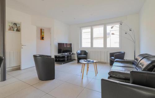 Petite-Synthe House | Nice Home In Petite-Synthe With Wifi