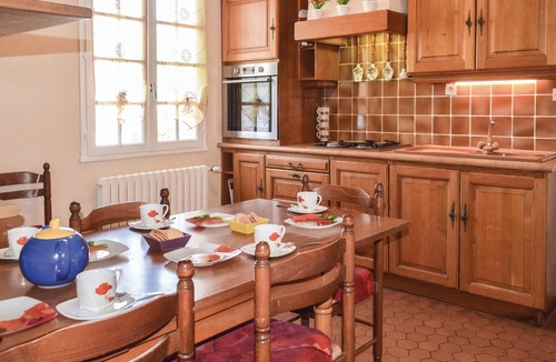 Ploumilliau House | Nice home in Ploumilliau with WiFi