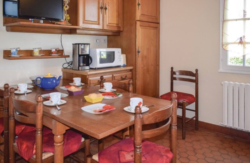 Ploumilliau House | Nice home in Ploumilliau with WiFi
