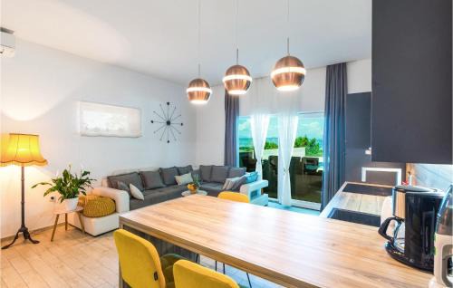 Jelsa House | Nice Home In Poljica With Sauna