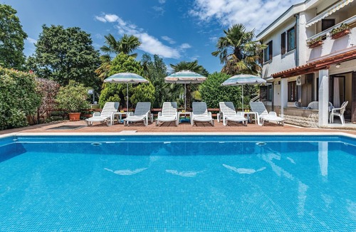 Kukci House | Nice home in Porec with outdoor swimming pool