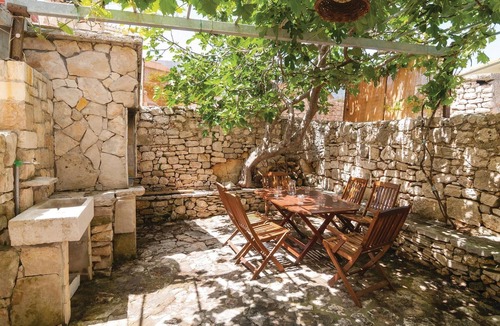 Postira House | Nice home in Postira with kitchen