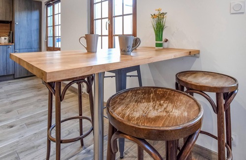 Quettehou House | Nice home in Quettehou with kitchen