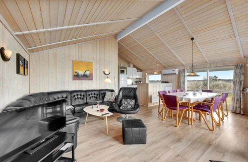 Houvig Strand House | Nice home in Ringkøbing with sauna