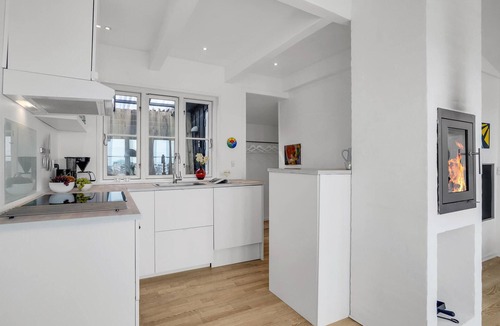 Sondervig House | Nice home in Ringkøbing with kitchen