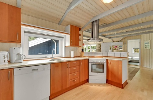 Lodbjerg Hede House | Nice home in Ringkøbing with kitchen