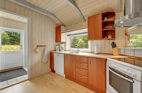 Lodbjerg Hede House | Nice home in Ringkøbing with kitchen