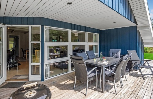 Lodbjerg Hede House | Nice home in Ringkøbing with kitchen