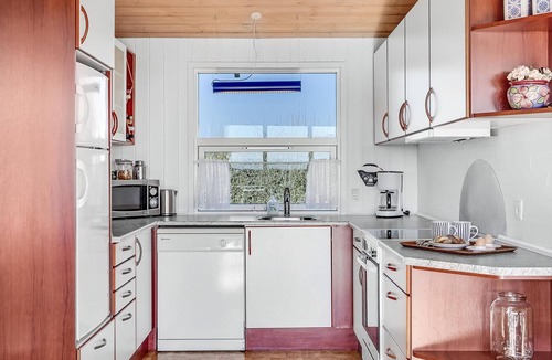 Ronde House | Nice home in Rønde with house sea view
