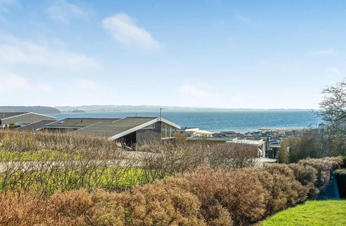 Ronde House | Nice home in Rønde with house sea view