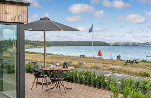 Ronde House | Nice home in Rønde with house sea view