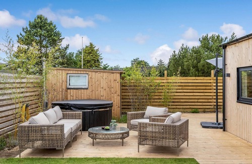 Ronde House | Nice home in Rønde with house sea view