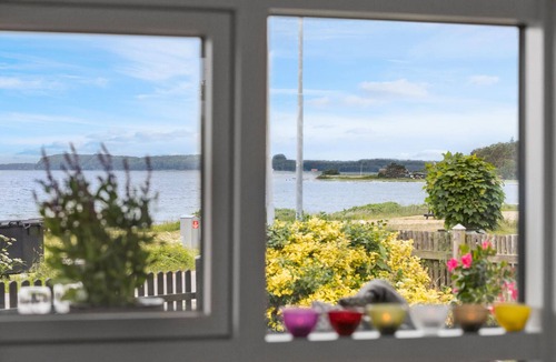 Ronde House | Nice home in Rønde with WiFi