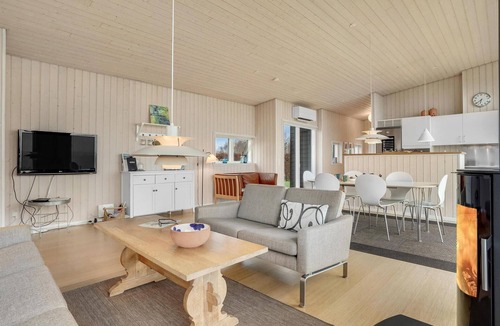 Ronbjerg House | Nice home in Roslev with house sea view