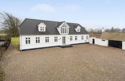 Roslev House | Nice home in Roslev with kitchen