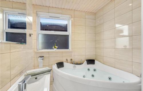 Spodsbjerg House | Nice Home In Rudkøbing With Kitchen