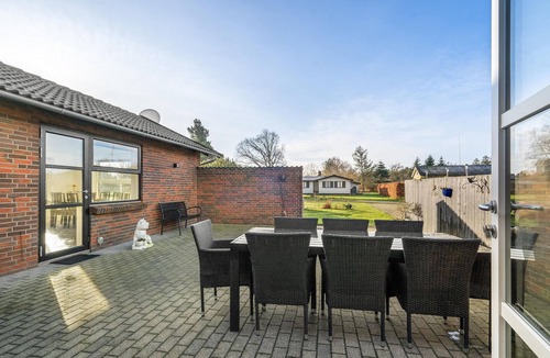 Spodsbjerg House | Nice home in Rudkøbing with kitchen