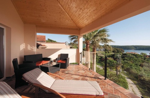 Supetarska Draga House | Nice home in Supetarska Draga with sauna