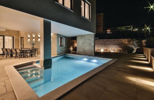 Trogir House | Nice home in Saldun with sauna