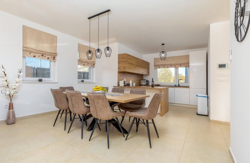 Marcana House | Nice home in Segotici