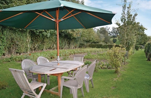 Bourthes House | Nice home in Senlecques with kitchen