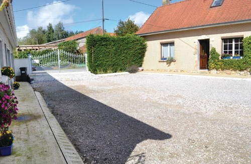 Bourthes House | Nice home in Senlecques with kitchen