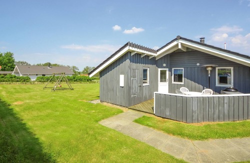 Grønninghoved Strand House | Nice home in Sjølund with sauna