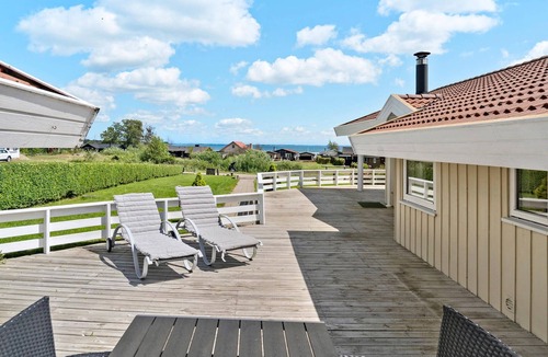 Grønninghoved Strand House | Nice home in Sjølund with sauna