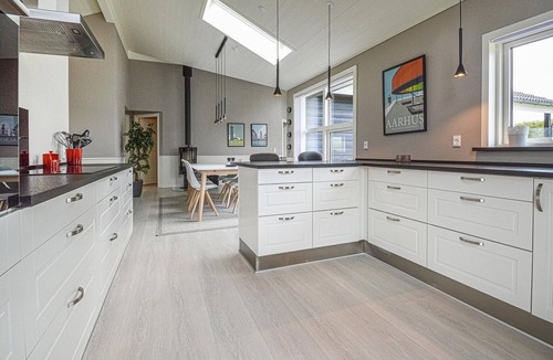 Skjern House | Nice home in Skjern with kitchen