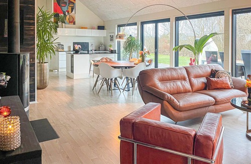 Skjern House | Nice home in Skjern with kitchen