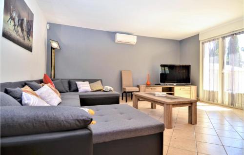 Saint-Laurent-La-Vernede House | Nice Home In Slaurent-La-Vernede