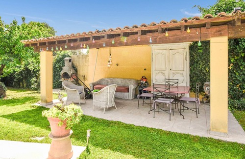 Sorgues House | Nice home in Sorgues with kitchen