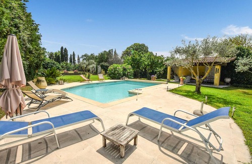 Sorgues House | Nice home in Sorgues with kitchen