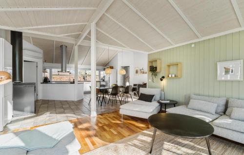 Strøby Ladeplads House | Nice Home In Strøby With Wifi