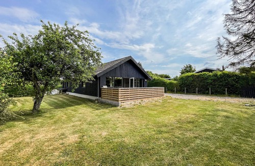 Strøby Ladeplads House | Nice home in Strøby with WiFi