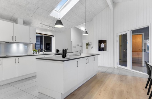 Mommark Strand House | Nice home in Sydals with sauna