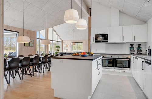 Mommark Strand House | Nice home in Sydals with kitchen