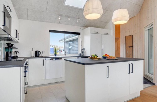 Mommark Strand House | Nice home in Sydals with kitchen