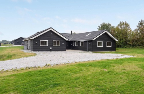 Mommark Strand House | Nice home in Sydals with kitchen