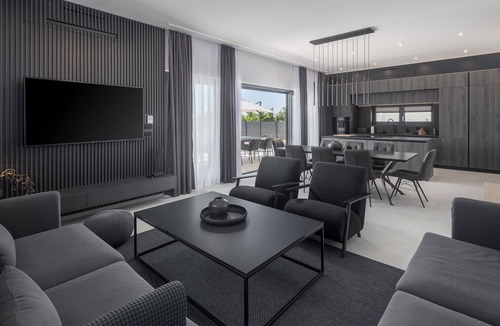 Frata House | Nice home in Tar with private swimming pool, can be inside or outside