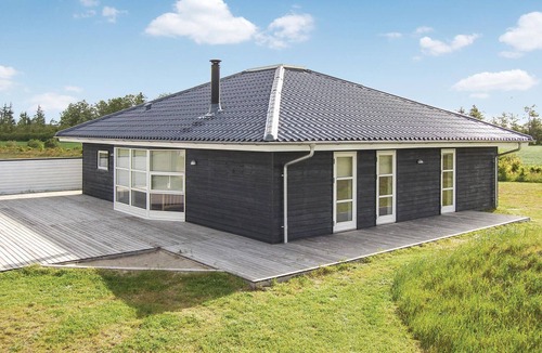 Skaven Strand House | Nice home in Tarm with sauna