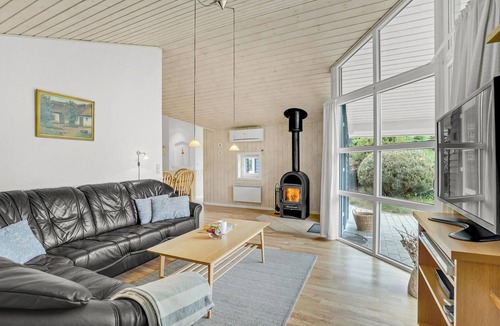 Skaven Strand House | Nice home in Tarm with sauna