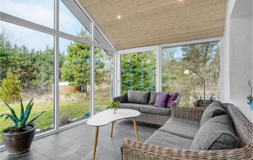 Skaven Strand House | Nice Home In Tarm With Wifi