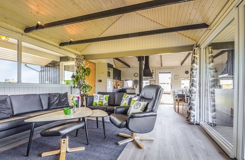 Klitmoller House | Nice home in Thisted with kitchen